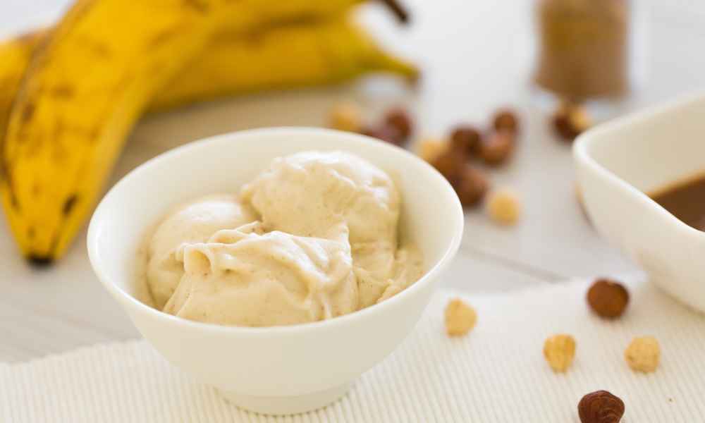 Banana ice cream on bowl.