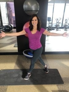 Curtsey Lunge with Side Leg Lift 1