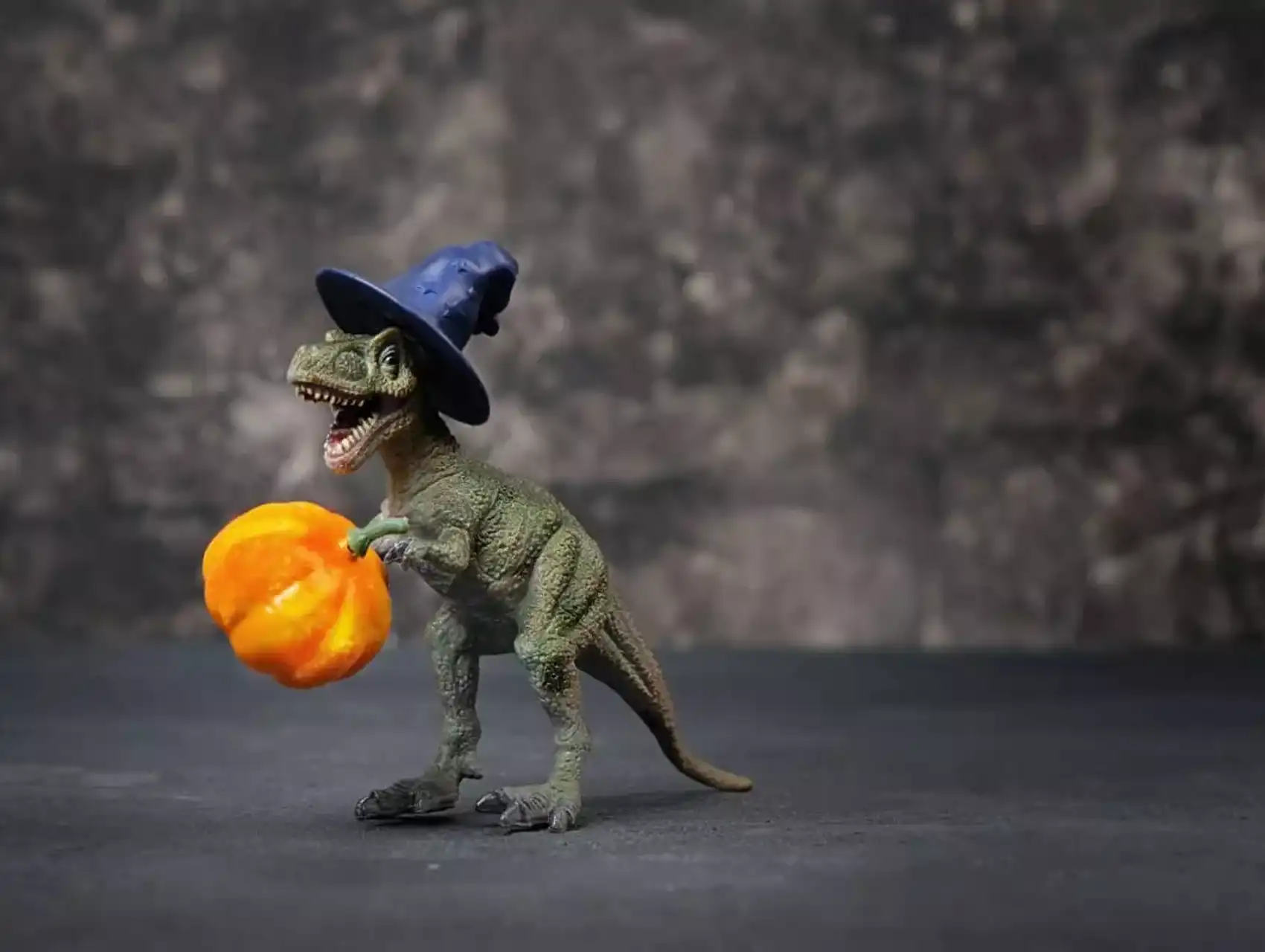 Dinosaur figurine with witch hat and pumpkin for diy terrarium Halloween decoration