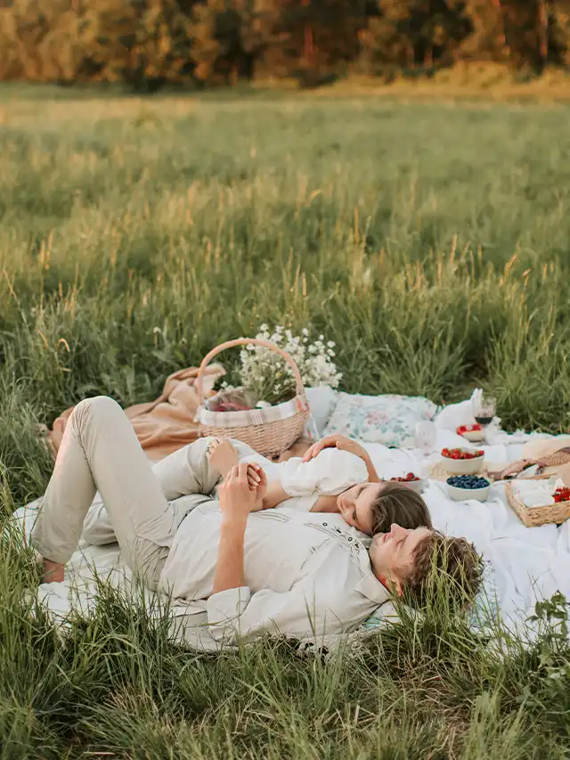 Picnic Date Ideas: For A Next Date Full Of Food, Drinks, and Romance | 2024