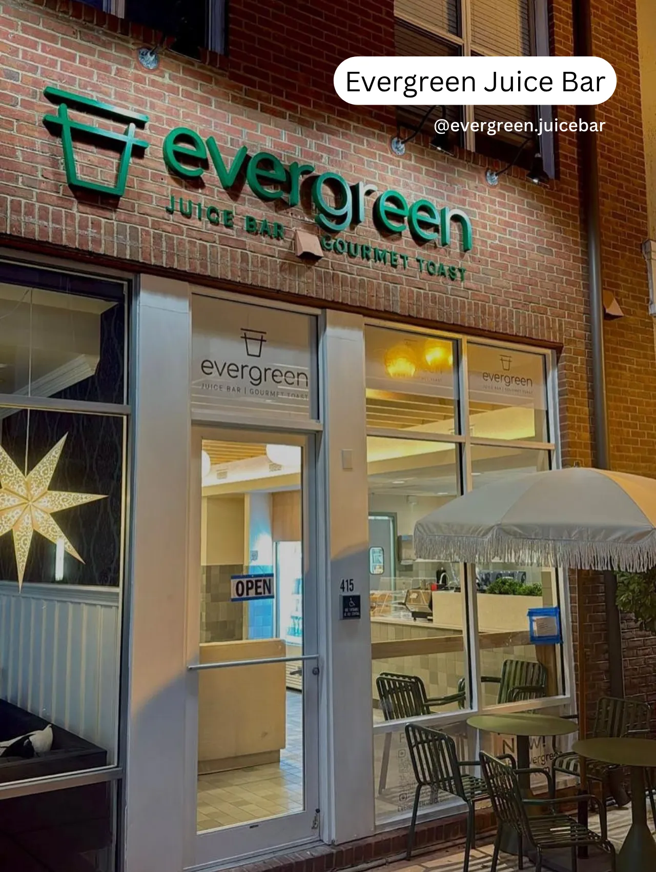 Smoothies in Orlando – exterior view of Evergreen Juice Bar at night, featuring outdoor seating and a cozy, inviting atmosphere for healthy drinks in Orlando.