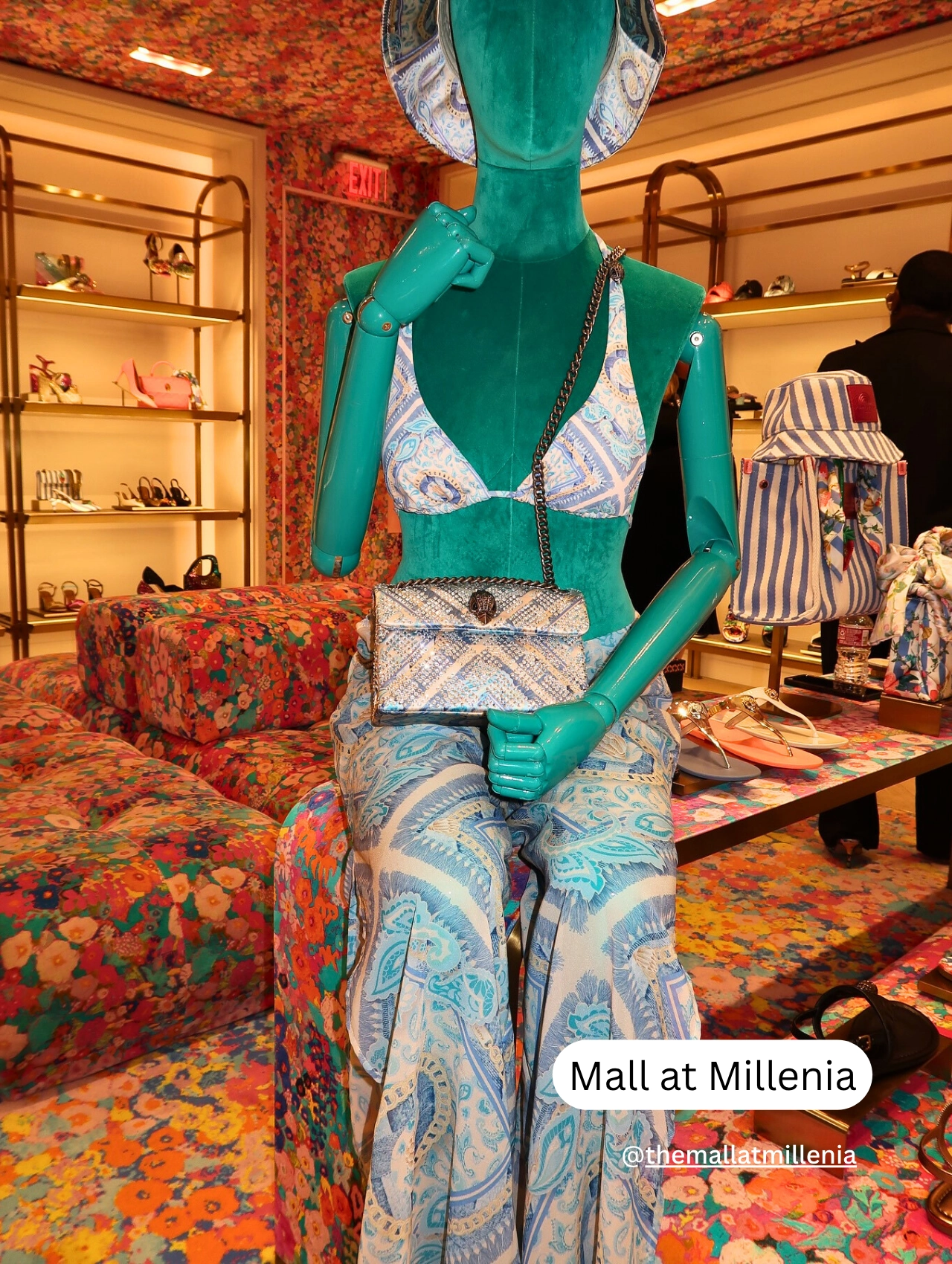 Shopping in Orlando – Indulge in high-end fashion at the Mall at Millenia, home to luxury brands and stunning design.