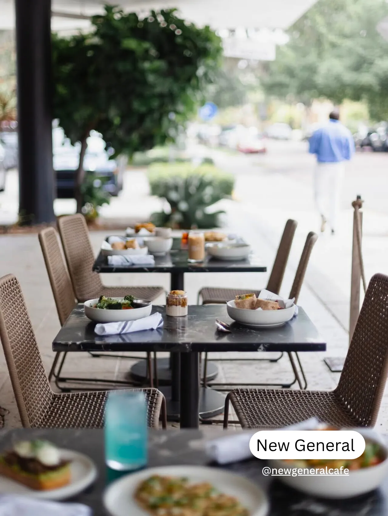Minimalist sidewalk dining at New General café in Winter Park with healthy food bowls and coffee – top café experience in Orlando.