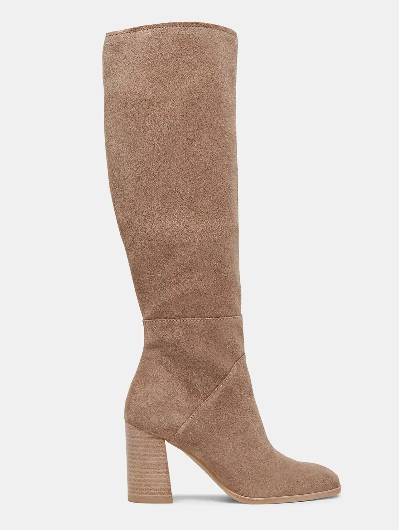 Botas de invierno para mujer de ante marrón con caña alta y tacón cuadrado.