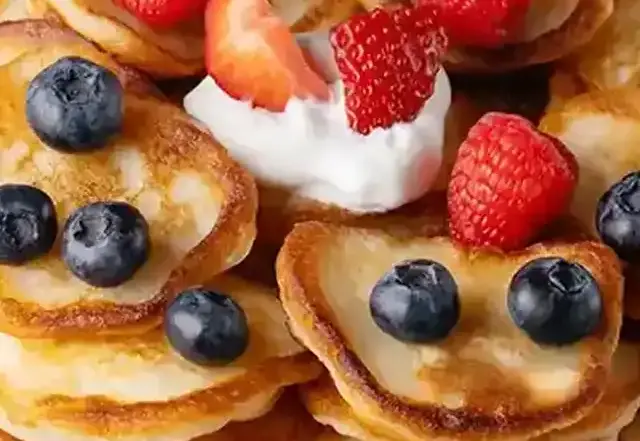 BEST Fluffy Pancakes are so easy to make