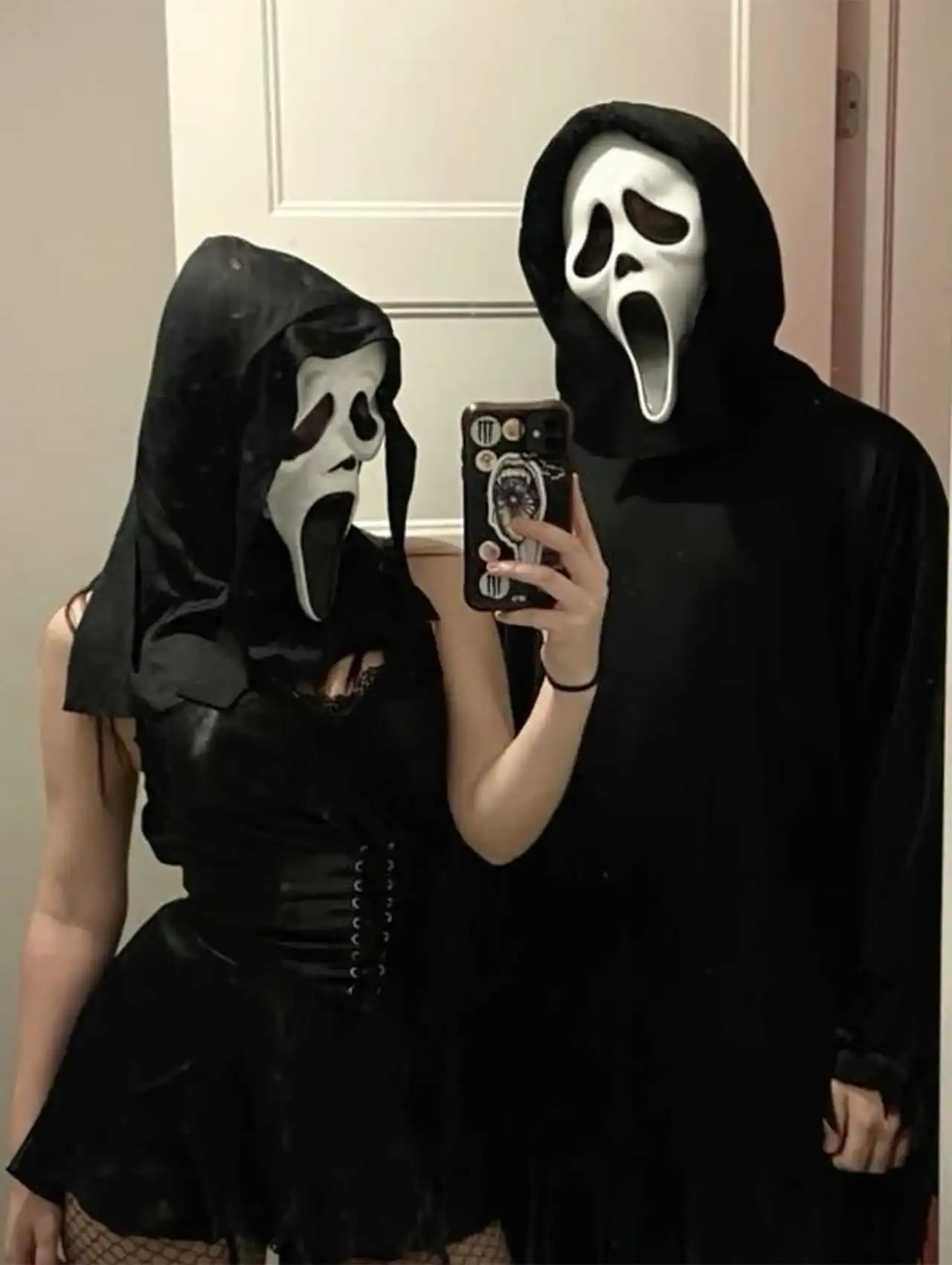 Ghostface mask and black outfit as viral costumes for couples
