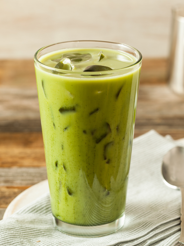 Skinny Iced Matcha Green Tea Latte