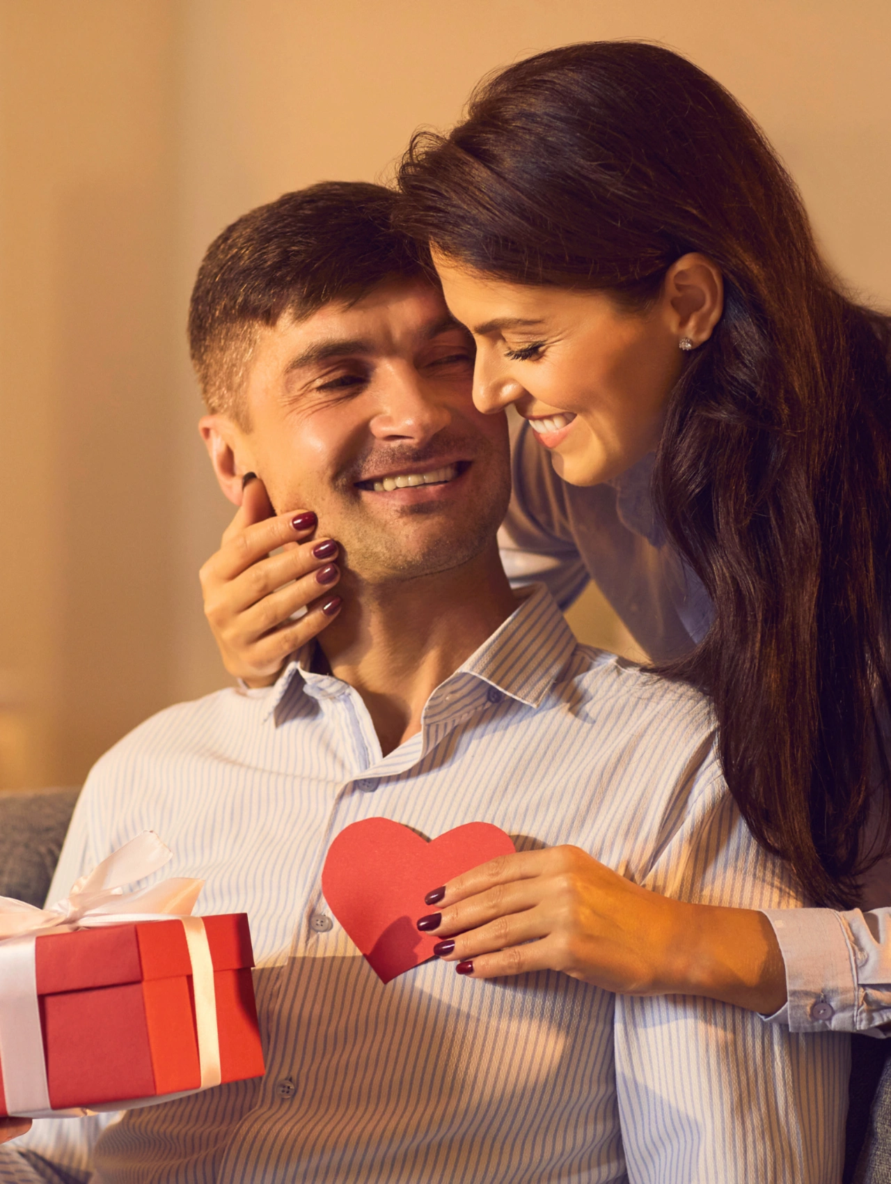 Conclusion Valentine’s Day gifts for him, couple sharing a romantic moment with a thoughtful gift, meaningful valentine's day gifts for him