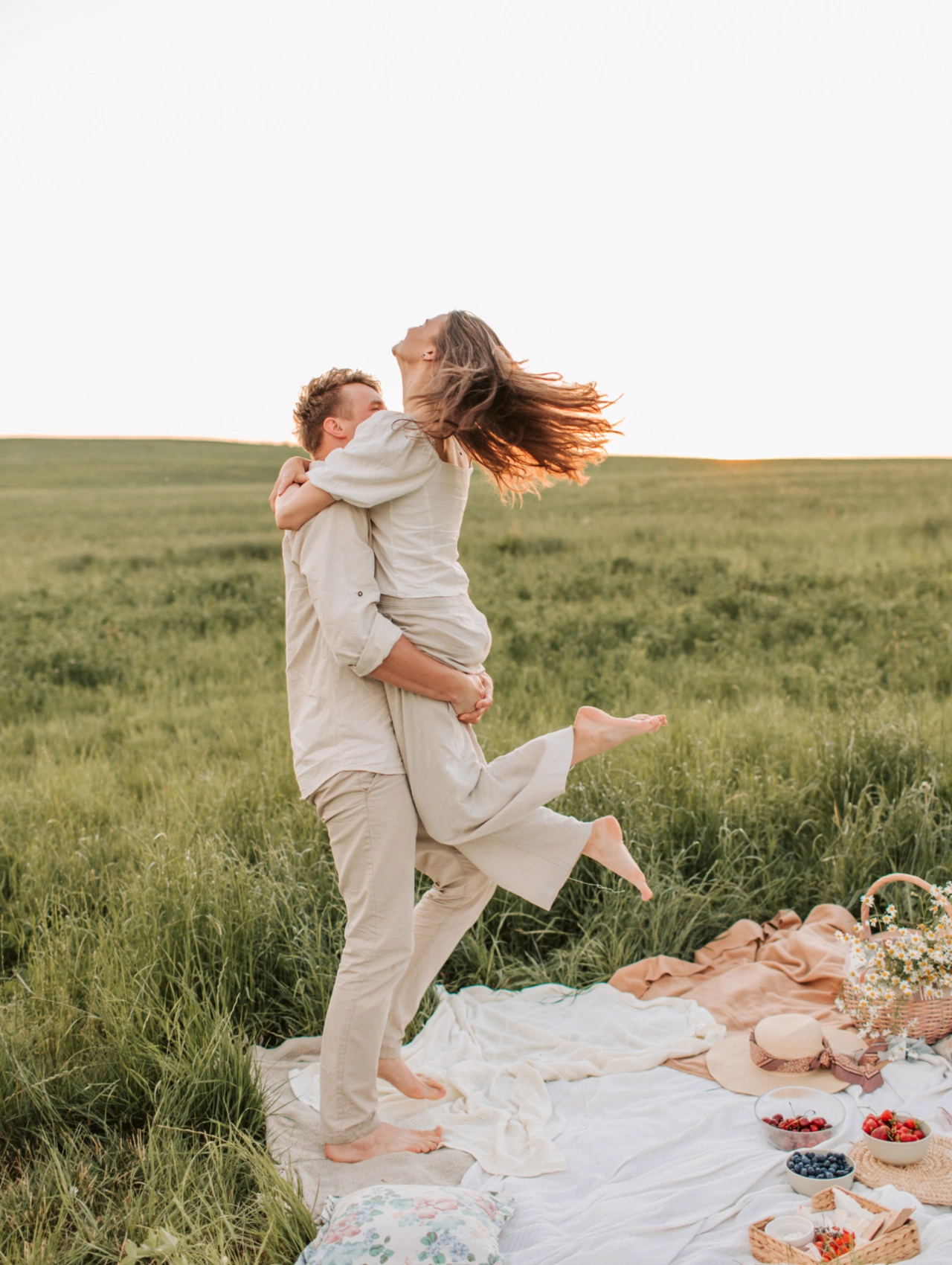 valentines-day-date-ideas_-21-absolute-romantic-and-whimsical-date-ideas-for-couples Valentine’s Day Date Ideas 21 Absolute Romantic and Whimsical Date Ideas for Couples, couple embracing during a picnic in a green field, joyful valentine's day date ideas