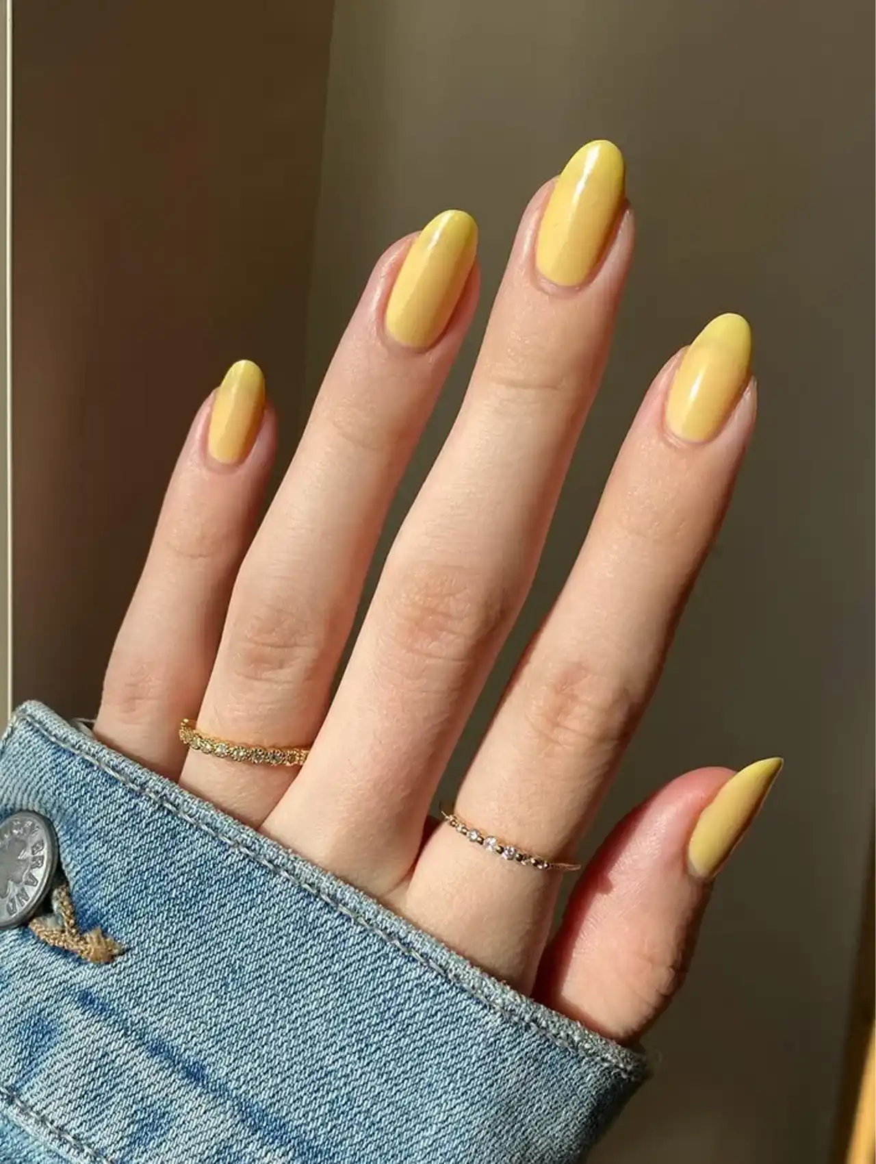 Glossy citrus yellow nails – summer nail designs
