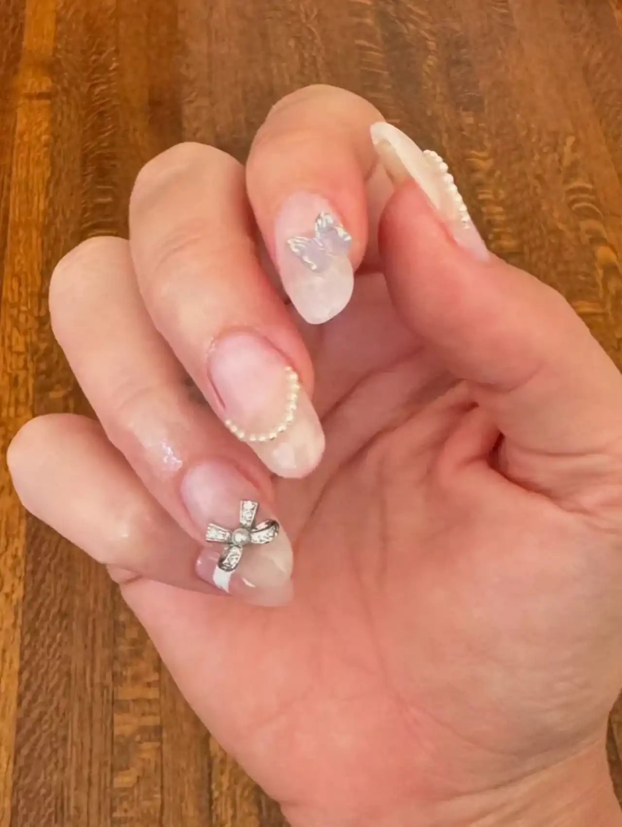 Lana Del Rey wearing pearl-embellished vintage celebrity nails with bows