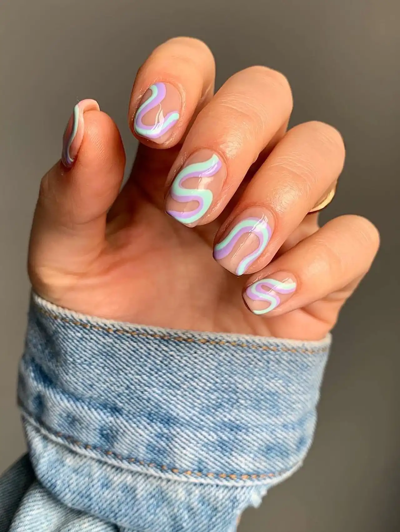 Pastel swirl abstract nail art – summer nail designs