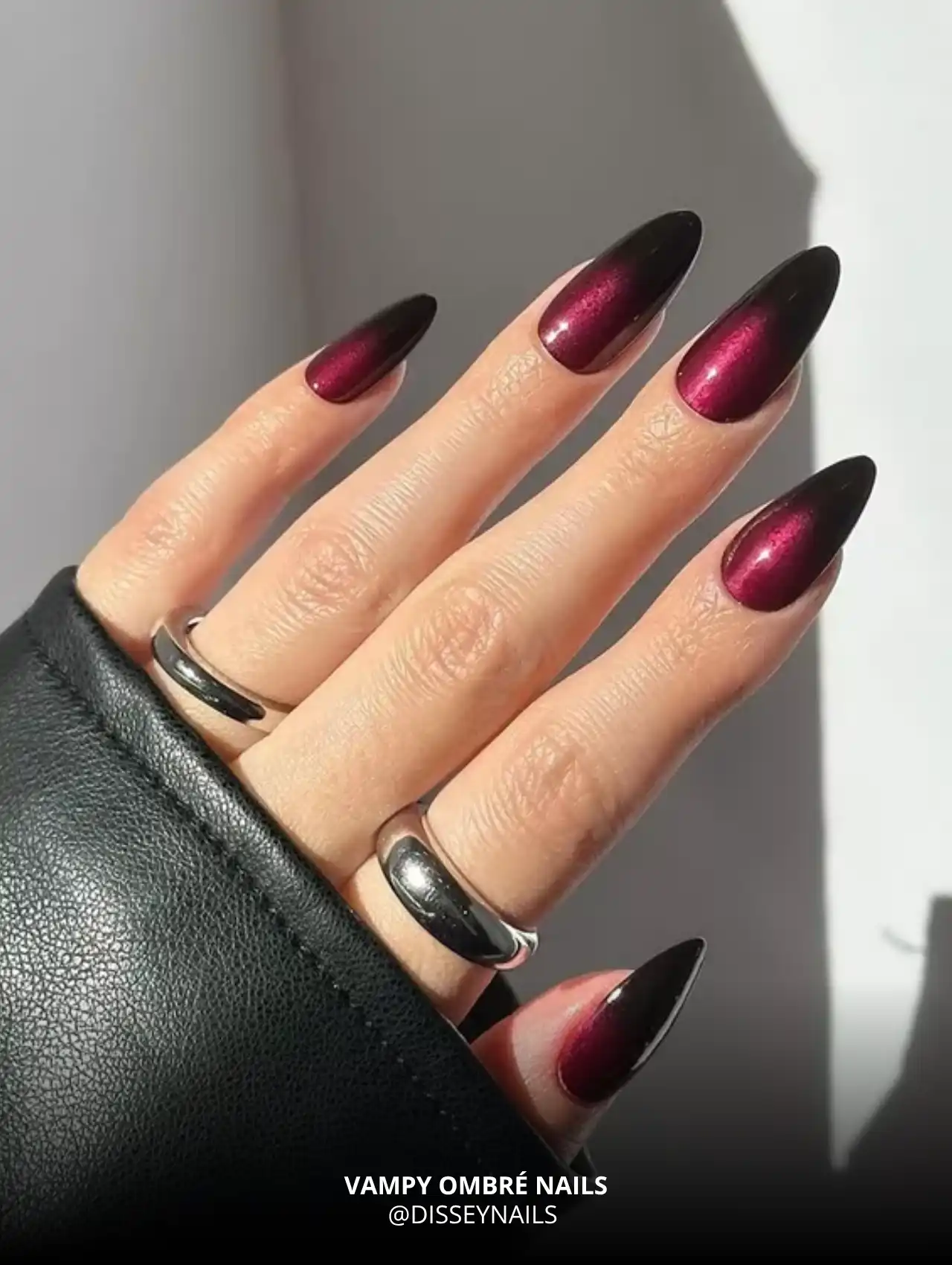 Gradient dark red to black vampy ombré nails, trendy Halloween nails