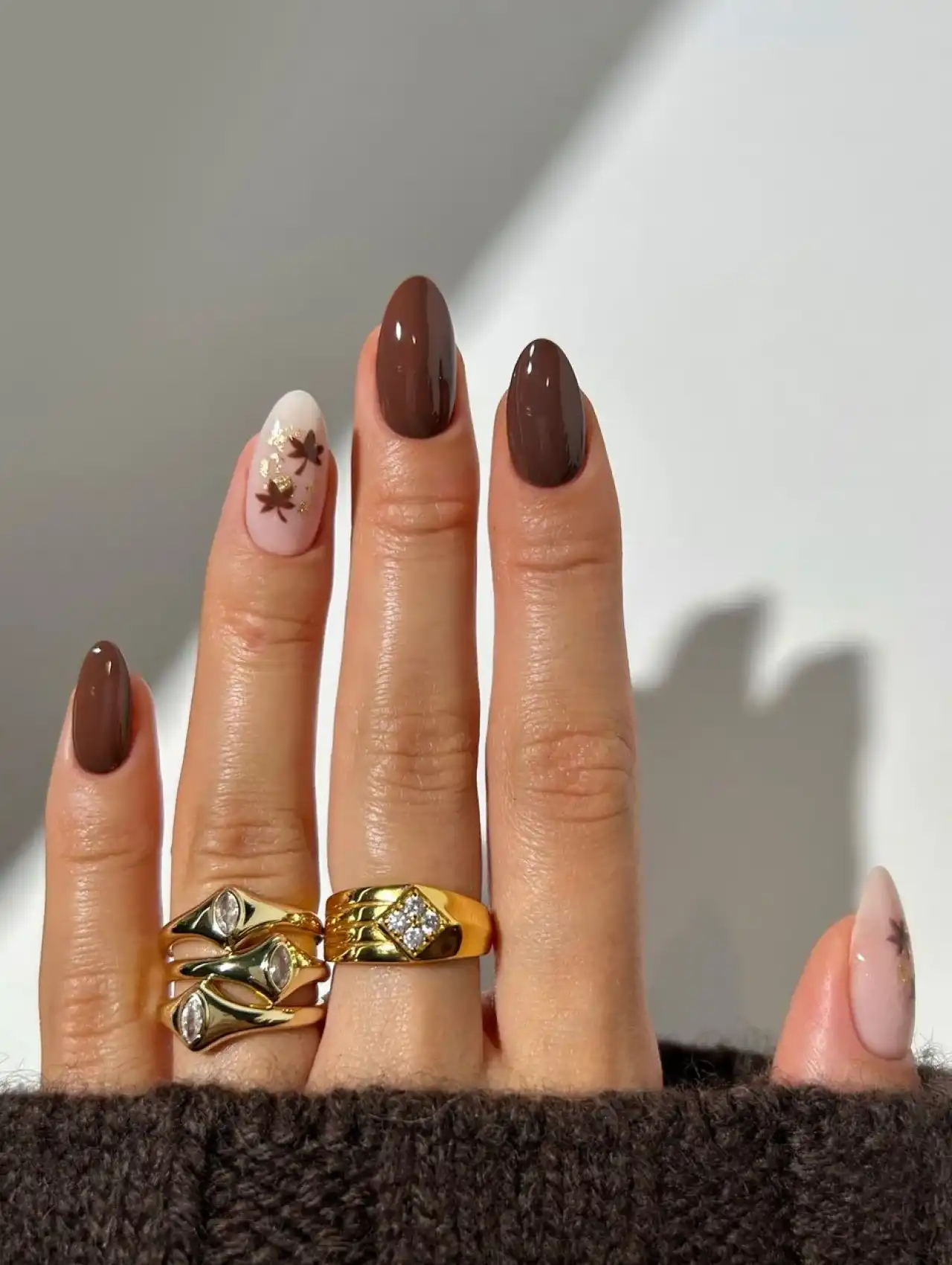 Maple leaves Thanksgiving nails in brown and nude with leaf nail art