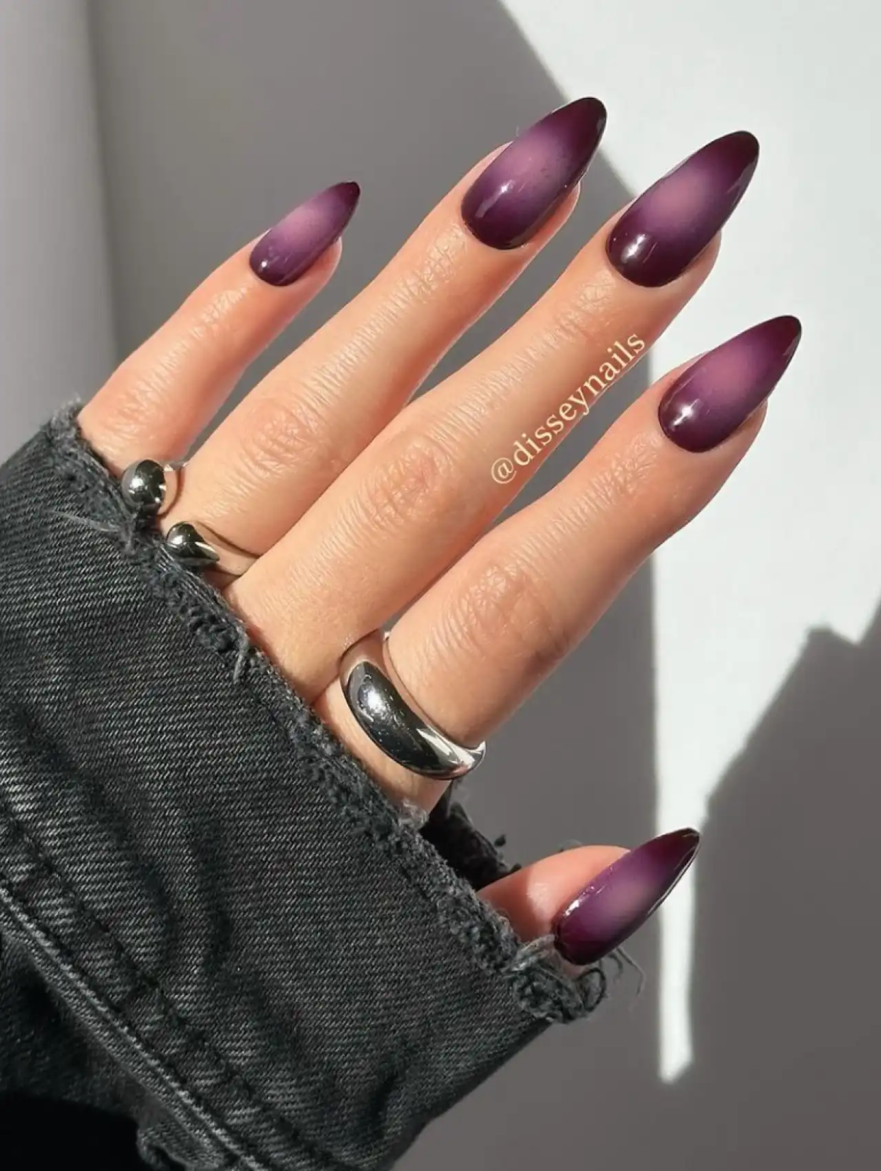 Vampy ombre Thanksgiving nails in deep red and black fade
