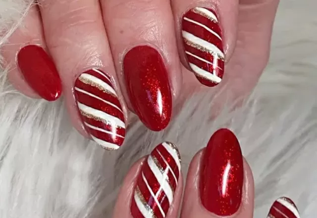 Candy Cane Christmas Nails