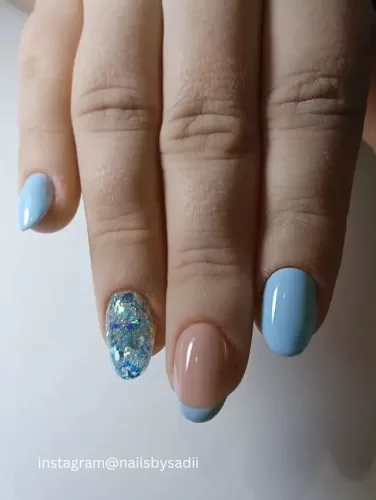 Frosted Crystal Tips Winter nails