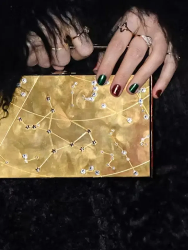 Taylor Swift’s  Christmas Nails