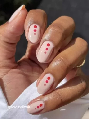 Sometimes, simplicity speaks volumes. This chic and modern nail design features a soft nude base with a trio of red dots in descending sizes, creating a sleek yet playful Valentine’s look. Perfect for those who love subtle, stylish, and effortlessly elegant nails! 💅✨