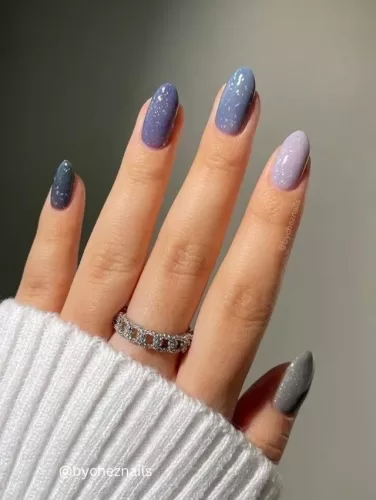 Gradient Glitter Winter Nails with Frosty Charm