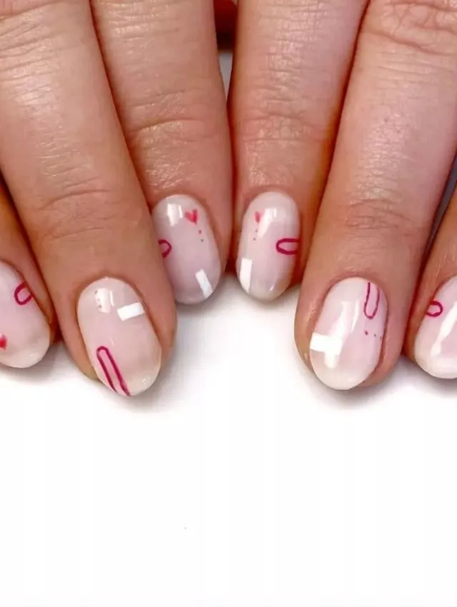Este diseño de uñas sobrio pero elegante presenta una base translúcida y lechosa con sutiles toques de rubor, exudando un aspecto suave y natural. Delicados corazones abstractos en tono rosa adornan cada uña, ofreciendo un toque minimalista pero festivo para San Valentín. La simplicidad del diseño y el suave toque de color lo hacen una opción versátil para aquellos que prefieren un estilo refinado y gracioso para sus celebraciones de San Valentín.