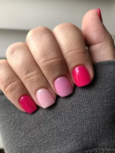 Gradient Pink Short Nails