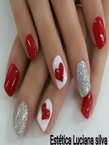 Valentines nails short Glittering Heart Passion