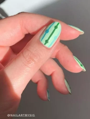 Minimalist springtime striped nail design in pastel green and blue