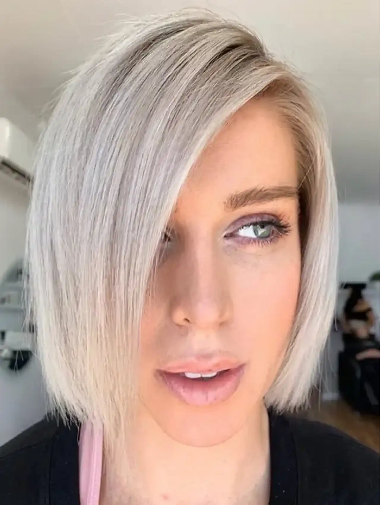 Layered bob with side part - easy hairstyles for short straight hair