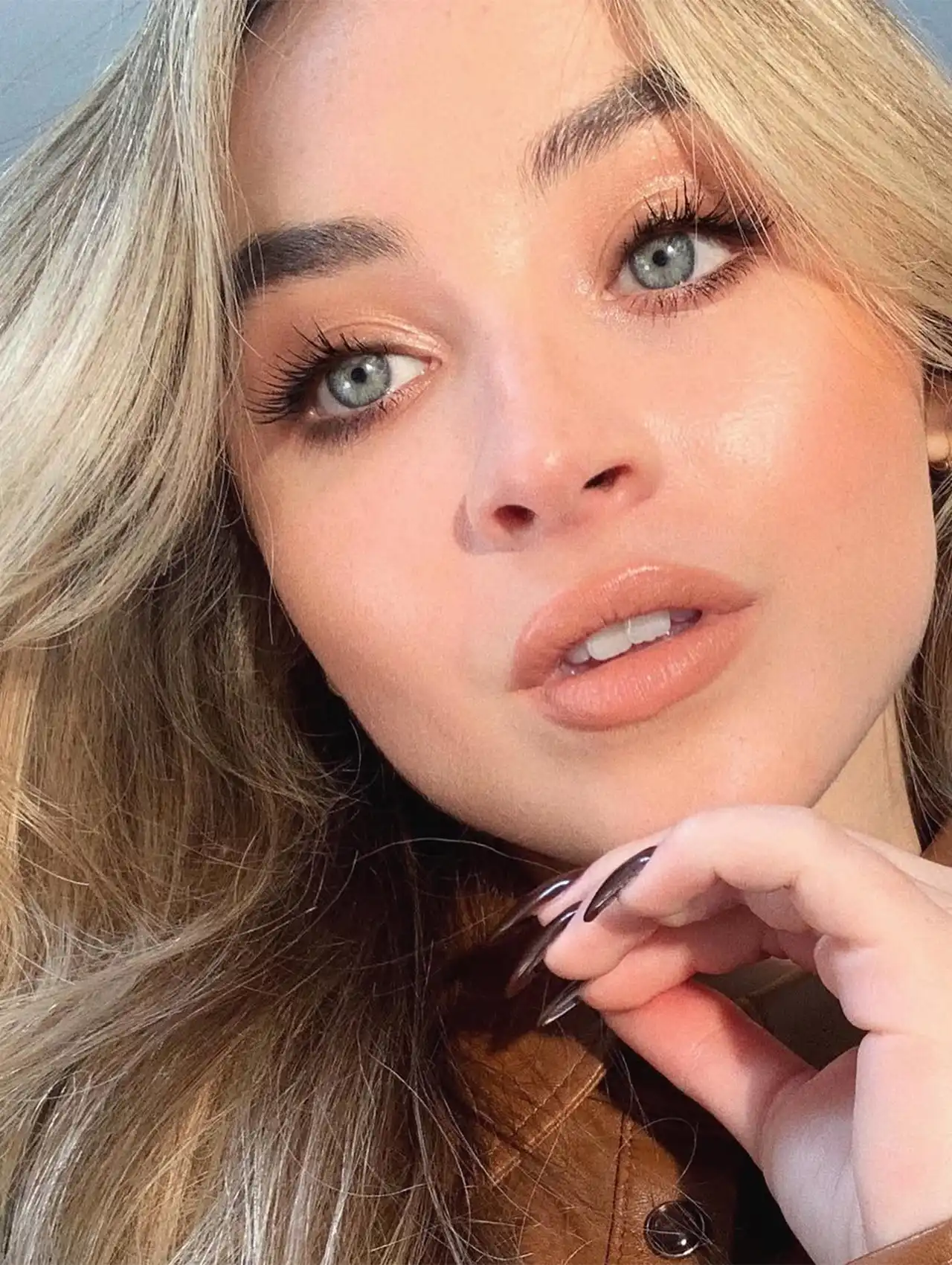 Sabrina Carpenter nails with glossy coffee bean brown shade