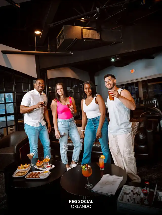 Group of friends enjoying drinks and appetizers at Keg Social in Orlando – Orlando UCF Bars